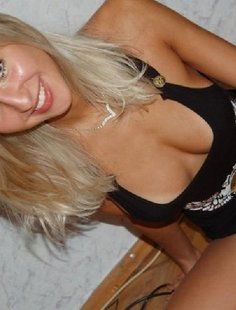 Знатная блондинка с большими сиськами и прекрасным настроением